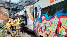 Pri Barcelone sa zrazili dva vlaky, hlásia až 155 zranených ľudí