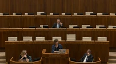 VIDEO: Andrej Danko vykázal poslankyňu PS z rokovacej sály, nepáčili sa mu nálepky na jej počítači