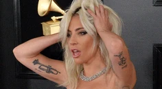 Lady Gaga dráždi sexy záberom z postele. Hore bez a tam dole...