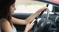 Polícia si posvieti na šoférov s mobilom v ruke novým zariadením