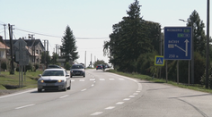 Prejsť cez cestu v obci Dargov sa niekedy jednoducho nedá. Môže za to priveľká premávka