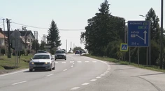 Prejsť cez cestu v obci Dargov sa niekedy jednoducho nedá. Môže za to priveľká premávka