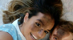 Na tvár si nakresila rovnaké znamienko, aké má jej syn. Chcela, aby sa cítil ako normálne dieťa