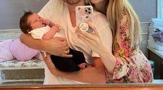 Ďalšie bábätko je na svete! Spevák (43) sa pochválil malým pokladom