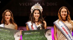 Vo Východnej volili Miss Folklór, v štyroch disciplínach súťažilo 11 krásavíc