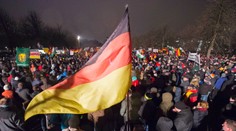 V Nemecku pokračujú protesty proti imigrantom, stále naberajú na sile