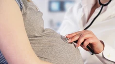 Riziko ťažkého priebehu covidu je u tehotných veľmi vysoké, o Pfizer zatiaľ požiadať nemôžu
