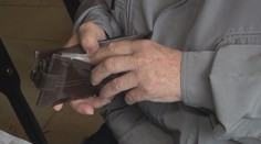 Dostávajú menej. Najchudobnejší dôchodcovia prišli o časť sociálnej dávky