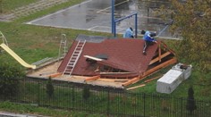 V detskom domove v Trnave sa zrútil altánok, svojpomocne ho stavali zamestnanci domova