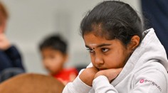 Nemá ani desať, no súperky proti nej nechcú hrať. Šachový „zázrak“ čelí rasistickým útokom