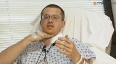 Drevorubač si pri pílení takmer "odrezal" hlavu