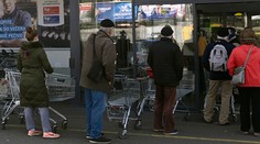 SÚHRN DŇA: Odborníci povolili rýchlejšie otváranie. Krčméry však varuje pred jednou vecou