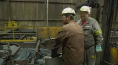 Oceliareň 230 zamestnancom omylom poslala na účty po 30-tisíc eur