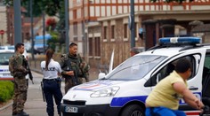 Na Francúzskej riviére zmarili útoky na školy aj štadióny