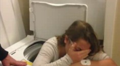 Hra na schovávačku sa skončila komicky. Tínedžerka sa zasekla v práčke