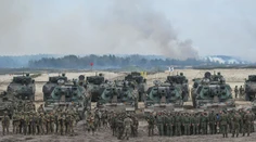 NATO pripravuje gigantické vojenské manévre. Fiktívny nepriateľ bol vytvorený podľa vzoru koalície vedenej Ruskom