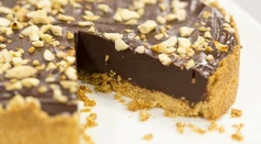 RECEPT NA DNES: Čokoládový ganache v mandľovom korpuse