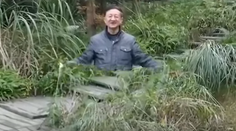 VIDEO: Číňan opantal internet neviditeľným plášťom. Ide o realitu alebo dokonalý podvod?