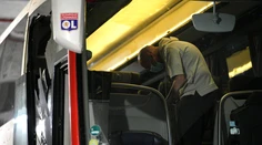 Polícia zadržala po útoku na autobus Lyonu viacero ľudí. Pred zrušením duelu prišlo aj k ďalším incidentom
