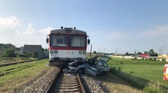 Pri zrážke vlaku s automobilom v Bánovciach nad Bebravou vyhasol ľudský život