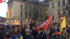 Odporcovia povinného očkovania vyšli do ulíc Prahy. Ignorujú rúška aj rozostupy