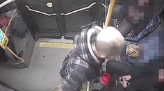 Mladíkovi dal najskôr ružu, potom ho zbil: Polícia obvinila 34-ročného Košičana