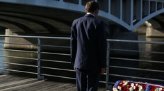 Macron odsúdil masaker Alžírčanov v Paríži v roku 1961. V Seine vtedy skončili desiatky tiel