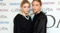 Móda z CFDA Fashion: Dvojčatá Olsenové zase ako staré ženy