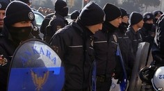 Škandál v Turecku: Odvolali 350 policajtov pre podozrenie z korupcie