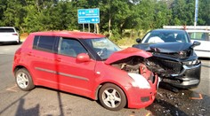 Zrážka dvoch áut v Chorvátskom Grobe. Vodičku museli previezť do nemocnice