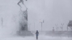 Krutá zima v USA zasadila druhý úder. Napadalo cez 30 cm snehu