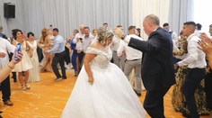 Bašavel s prezidentom: Andrej Kiska to roztočil na rómskej svadbe