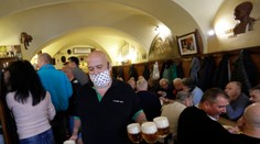 Reštaurácie v Česku budú môcť byť otvorené iba do 22.00 hod. Obmedzia aj športové akcie