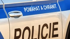 VIDEO: Muž brutálne zaútočil na českých policajtov. Tí ho okamžite spacifikovali