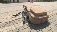 Jeho javiskom je námestie v Trnave. Pouličné hranie mu údajne pomáha prepájať sa s ľuďmi