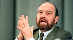 Zomrel legendárny dvojitý agent George Blake, ktorý zradil Západ a donášal ruskej KGB