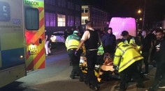 Auto vrazilo do davu ľudí v Londýne