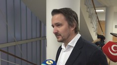 Lekár, ktorý údajne sexuálne zneužíval maloleté dievčatá, sa postavil pred súd. S jednou z obetí má vraj dieťa