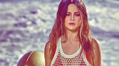 Selena Gomez v magazíne len v bikinách. Tá je sexy stále!