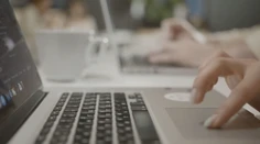 Slováci už nechcú byť otrokmi práce. Žiadajú flexibilný pracovný čas, prácu z domu a viac voľna