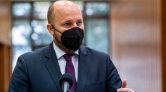 Mladí ministri sa môžu očkovať Pfizerom. Podľa odborníkov by mali radšej propagovať AstraZenecu