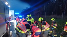 Hromadná nehoda pri Plzni. Vodič vošiel do protismeru, nasledovala tragická čelná zrážka