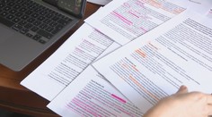 Vysokoškoláci majú online aj skúškové obdobie, využili to na nové formy podvádzania