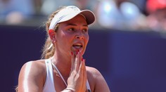 Vyznačuje sa agresívnym štýlom a kvalitným podaním. Semifinálová súperka Schmiedlovej má skvelú formu