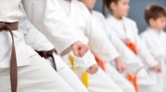 Chlapca na hodine džuda 27-krát nešetrne hodili o zem. Po upadnutí do kómy napokon svoj boj prehral