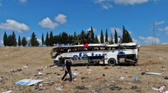 Nehoda autobusu v Turecku si vyžiadala najmenej 14 obetí