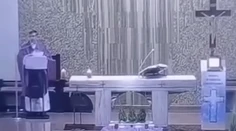 VIDEO: Poľský kňaz poúčal veriacich, čím ho majú pohostiť, keď im príde po Vianociach požehnať