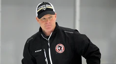 Devils má najmladšieho trénera v NHL