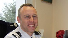 Francúzsky policajt, ktorý sa vymenil za rukojemníkov, zomrel