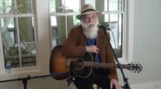 Tragédia na festivale: Uznávaný folkový spevák († 71) zomrel priamo na pódiu